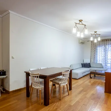 Spacious 2 Bedroom Center 5p * سالونيك