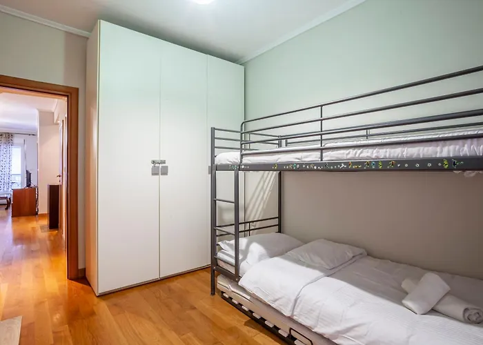 Spacious 2 Bedroom Center 5p