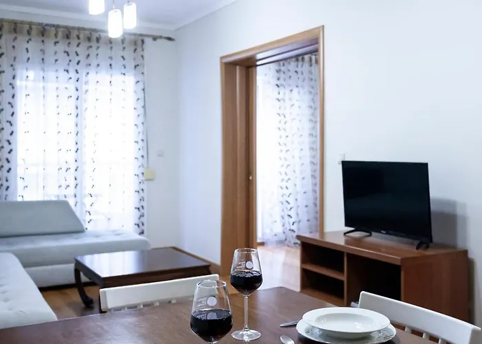Spacious 2 Bedroom Center 5p Διαμέρισμα