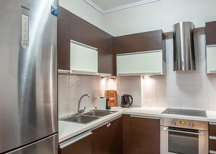 Spacious 2 Bedroom Center 5p Διαμέρισμα *