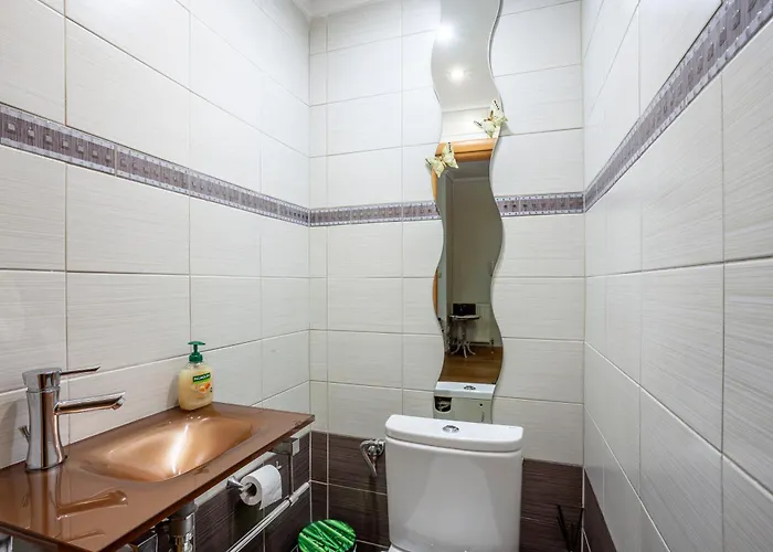 Spacious 2 Bedroom Center 5p