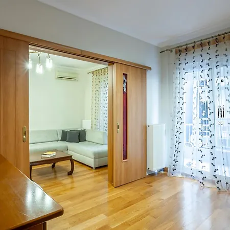 Spacious 2 Bedroom Center 5p