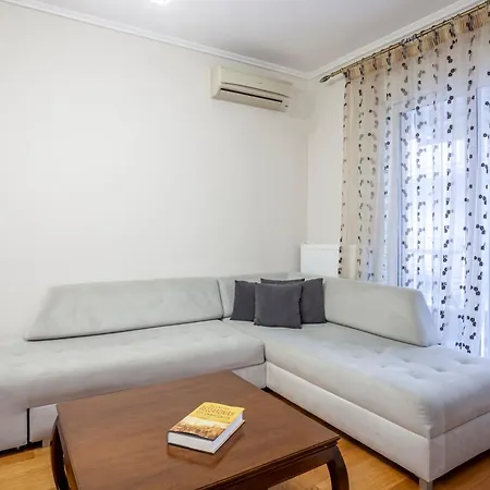 Spacious 2 Bedroom Center 5p