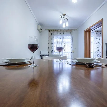 Spacious 2 Bedroom Center 5p Апартаменты Салоники