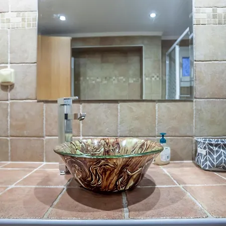 Апартаменты Spacious 2 Bedroom Center 5p