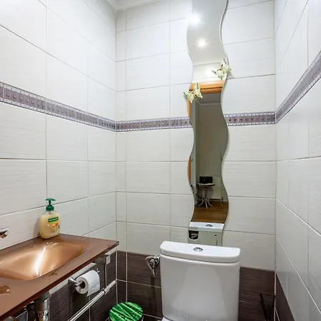 Spacious 2 Bedroom Center 5p