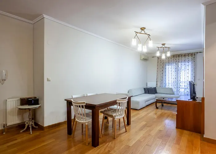 Spacious 2 Bedroom Center 5p * 테살로니키