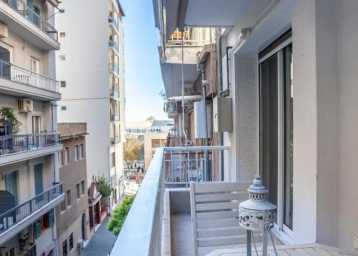 Spacious 2 Bedroom Center 5p
