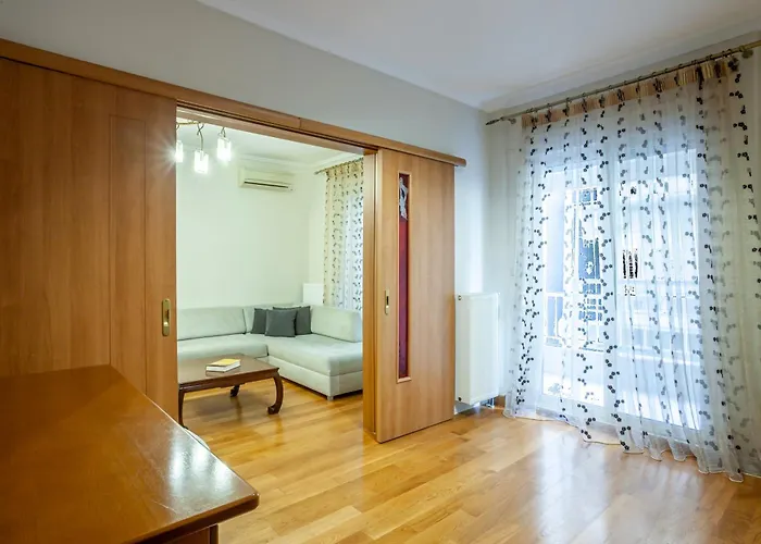 Spacious 2 Bedroom Center 5p
