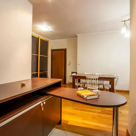 Spacious 2 Bedroom Center 5p Apartamento