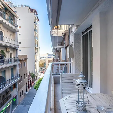 Spacious 2 Bedroom Center 5p