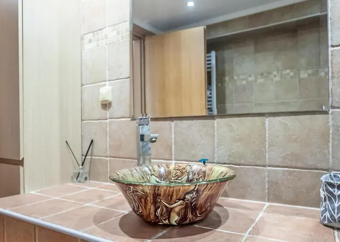 Spacious 2 Bedroom Center 5p Appartamento *