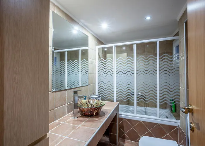 Spacious 2 Bedroom Center 5p